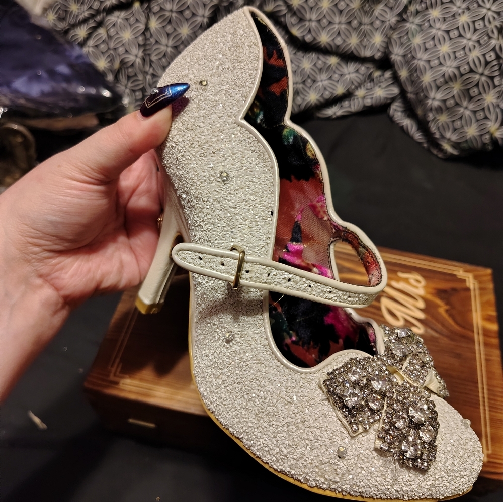 39 - BRAND NEW - LIGHT UP WHITE GLITTER WEDDING SHOES - Irregular Choice